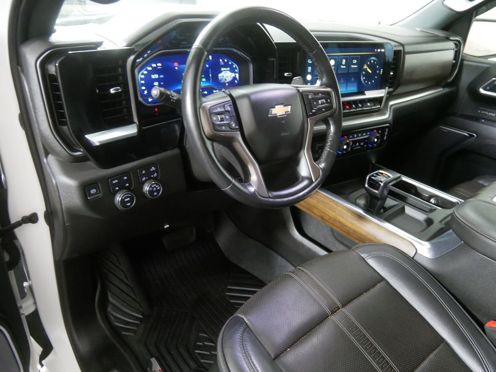 Used 2022 Chevrolet Silverado 1500 High Country w/ Z71 Off-Road Package AWD/4WD image 16