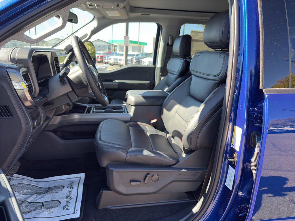 New 2026 Ford F350 Lariat w/ Black Appearance Package image 22