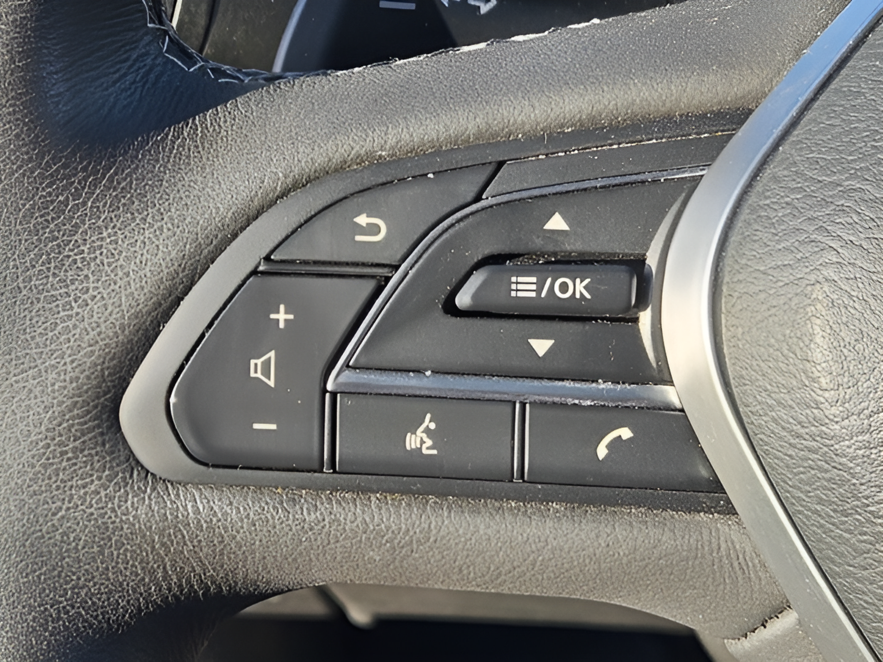 Used 2023 INFINITI QX50 Luxe FWD image 23