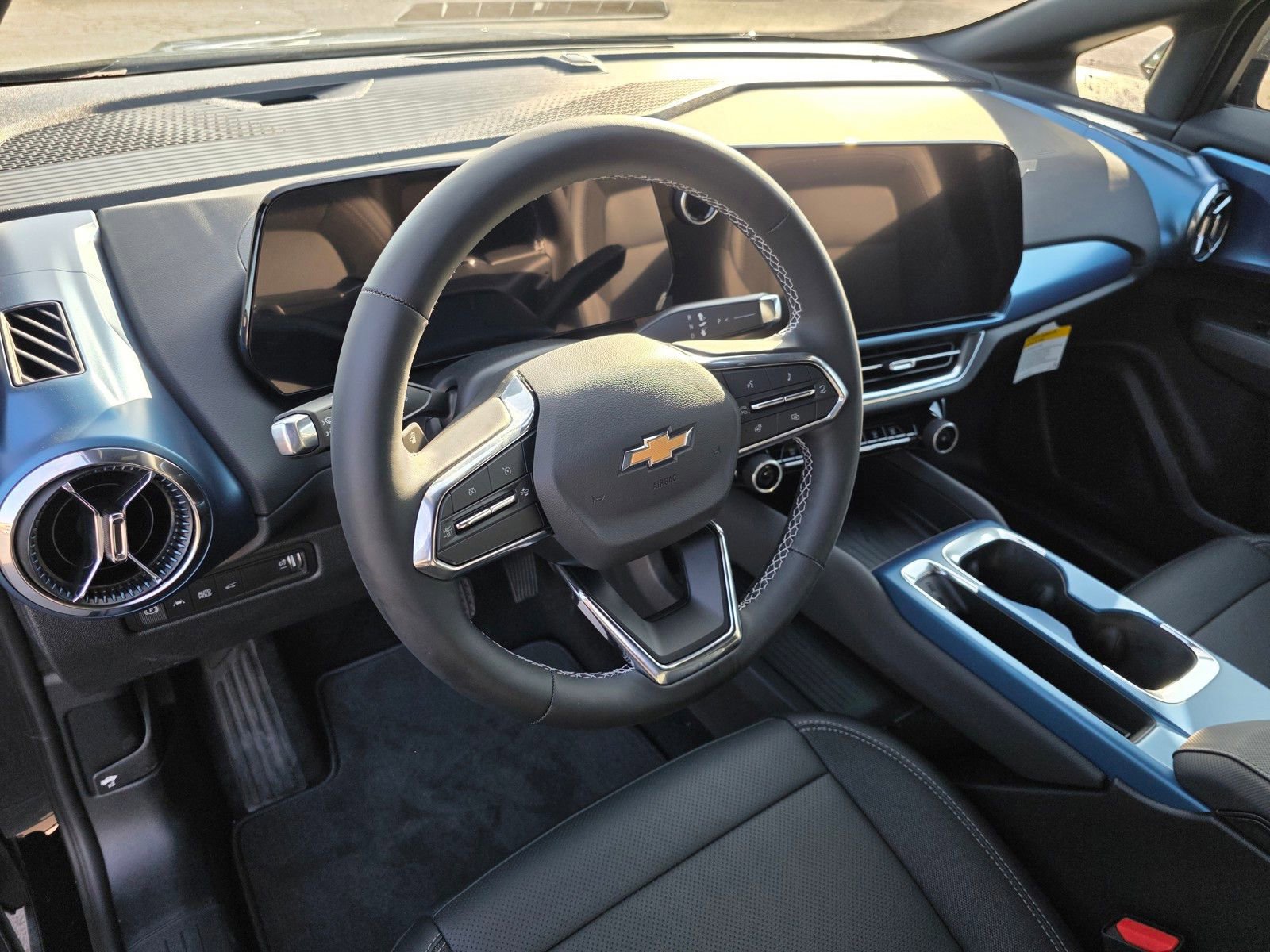 New 2026 Chevrolet Equinox EV LT image 24