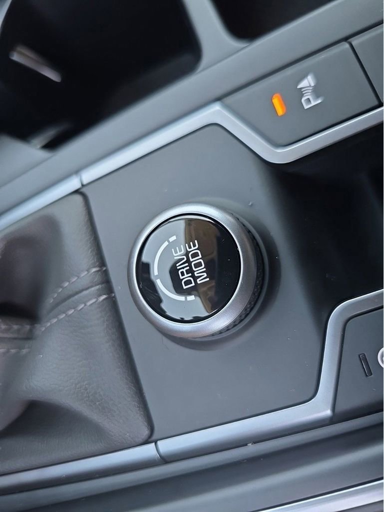 Certified 2025 Kia Sorento S w/ Panoramic Sunroof Package image 32