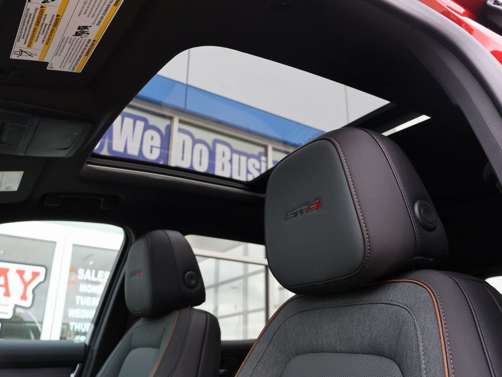 New 2026 GMC Terrain AT4 w/ LPO, Black Badging Package AWD/4WD image 24