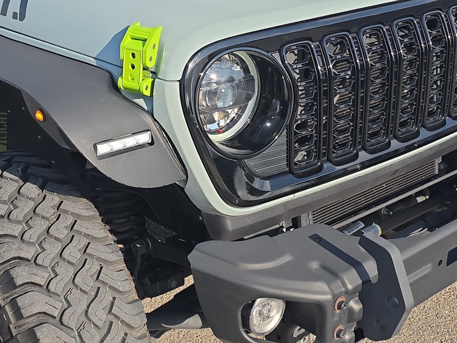 Used 2024 Jeep Wrangler Sport AWD/4WD image 25