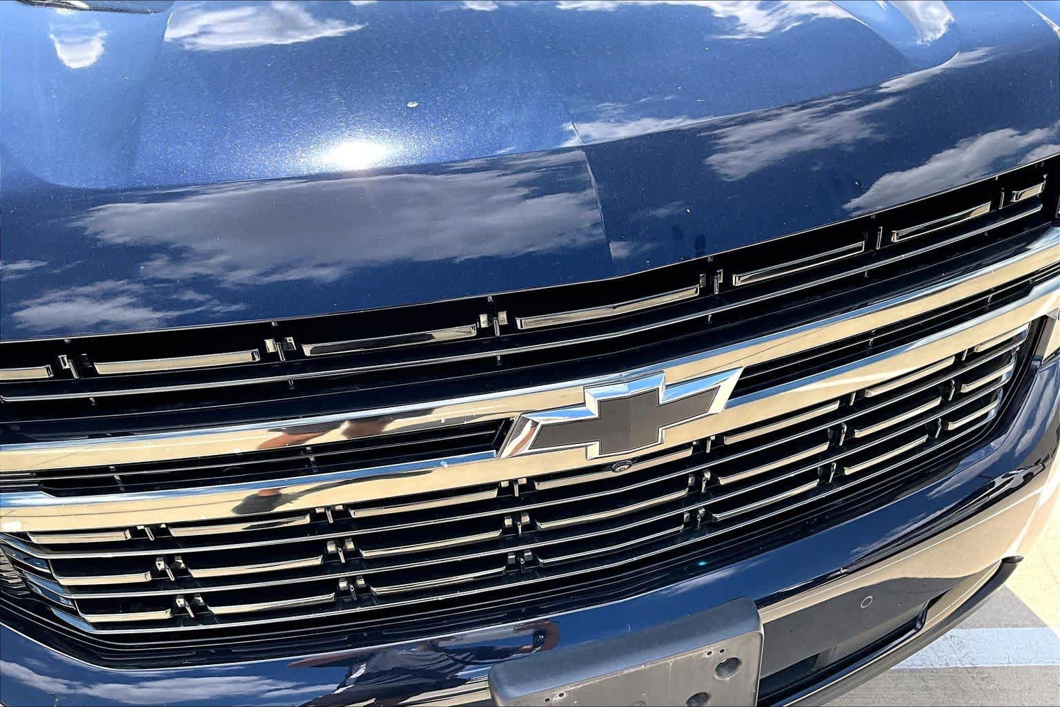 Used 2021 Chevrolet Suburban RST w/ Luxury Package AWD/4WD image 28