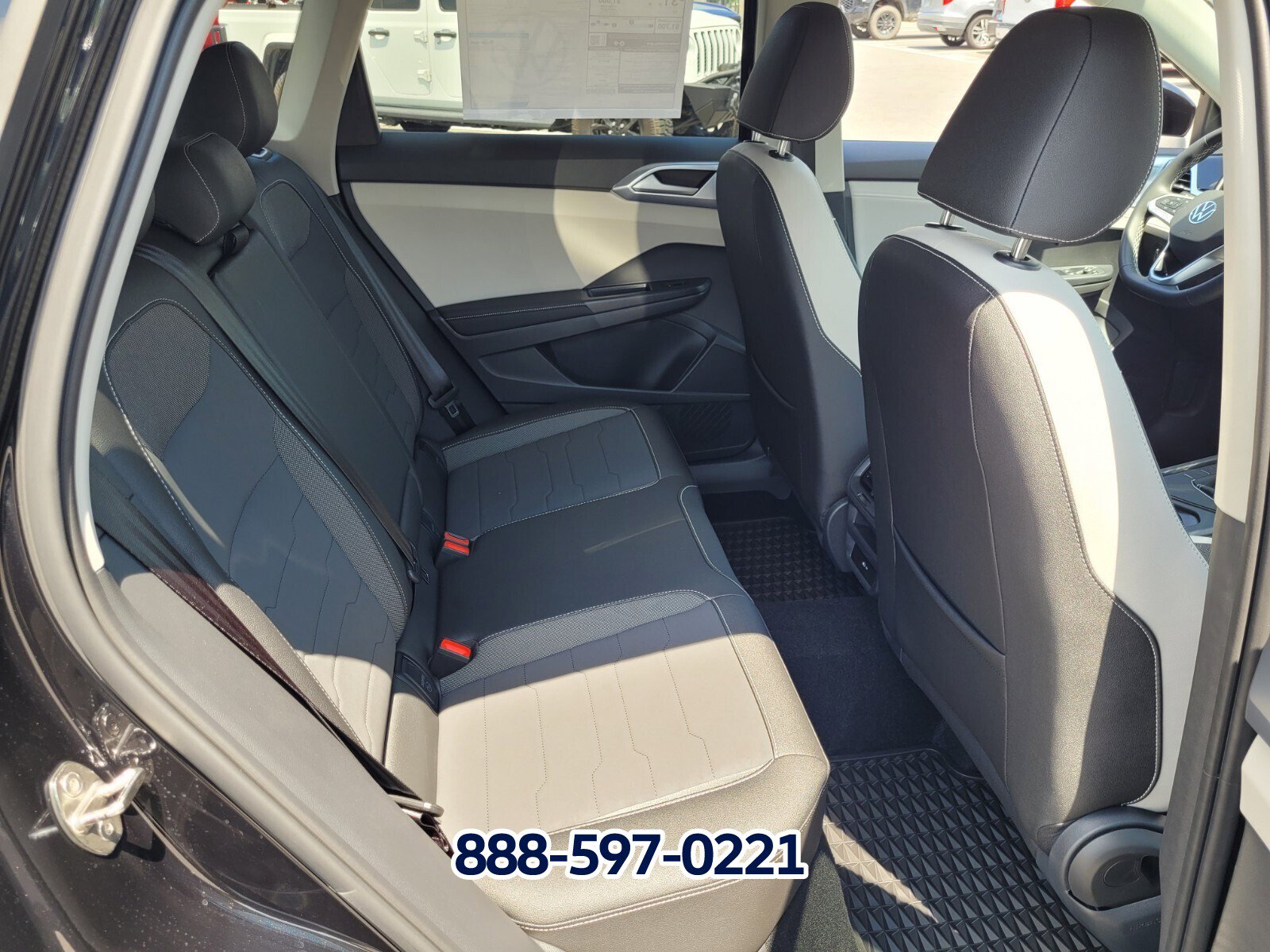 New 2025 Volkswagen Taos SE image 9