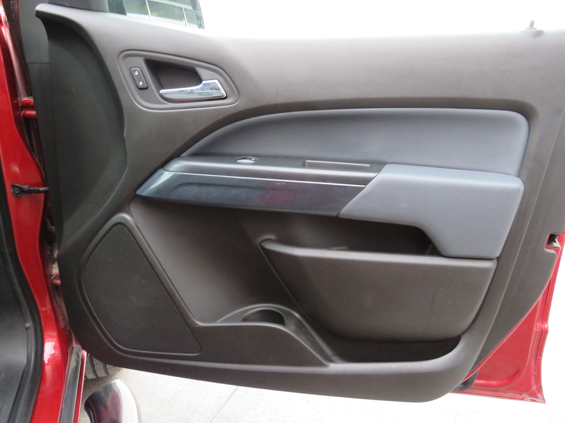 Used 2015 Chevrolet Colorado Z71 image 38