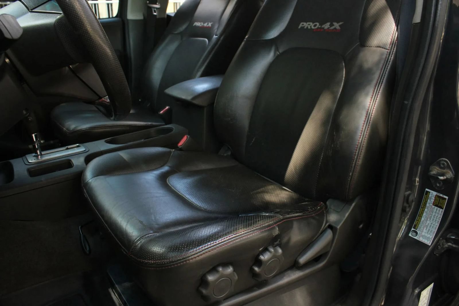 Used 2012 Nissan Xterra PRO-4X w/ Pro-4x Leather Pkg AWD/4WD image 17