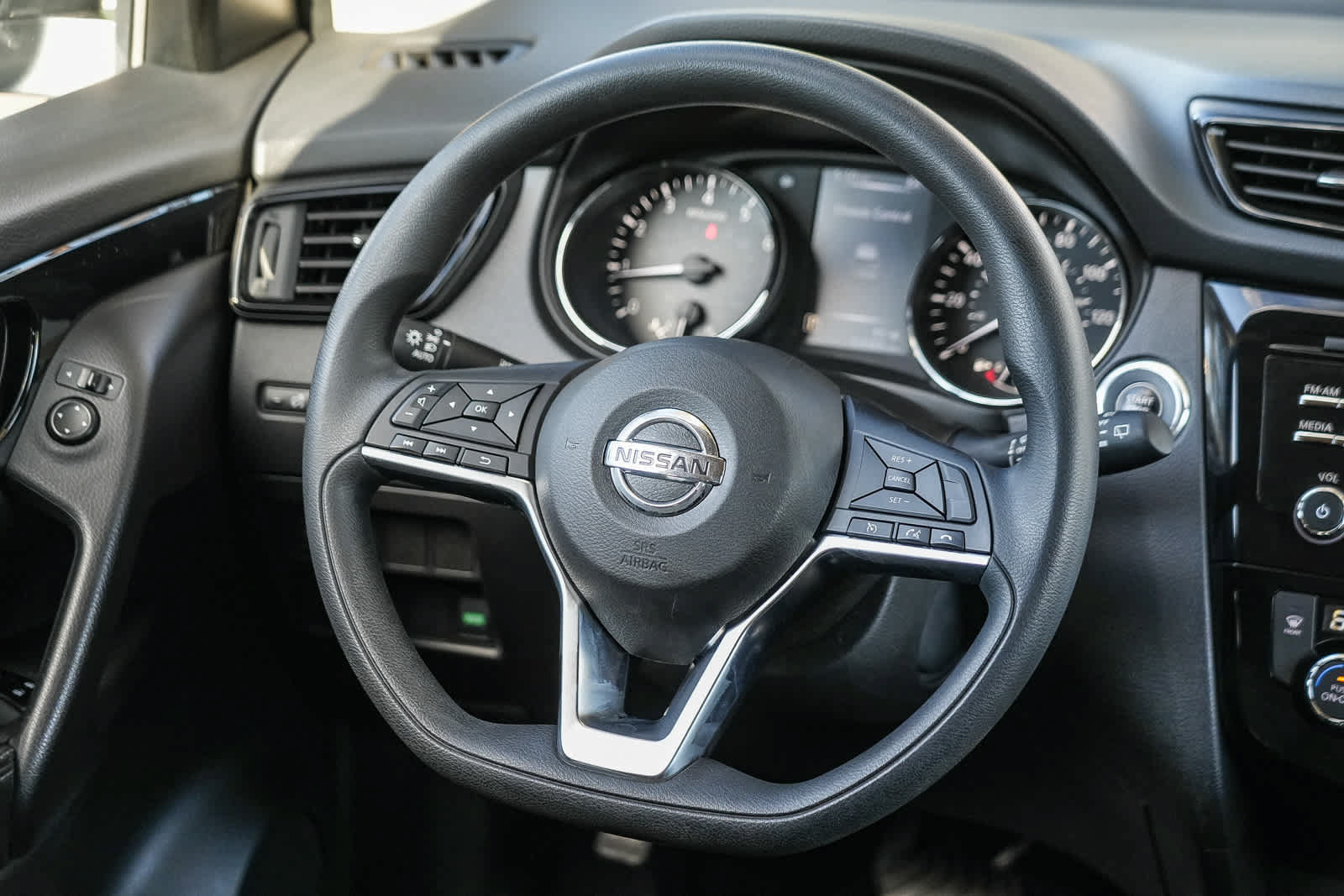 Used 2018 Nissan Rogue Sport SV FWD image 15