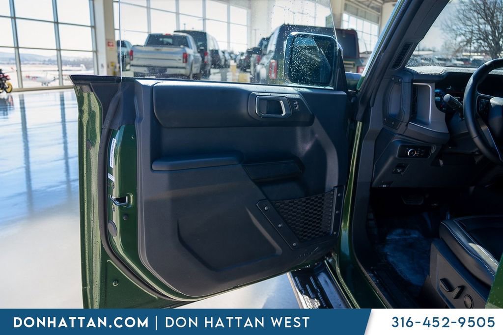 Used 2025 Ford Bronco Outer Banks image 15