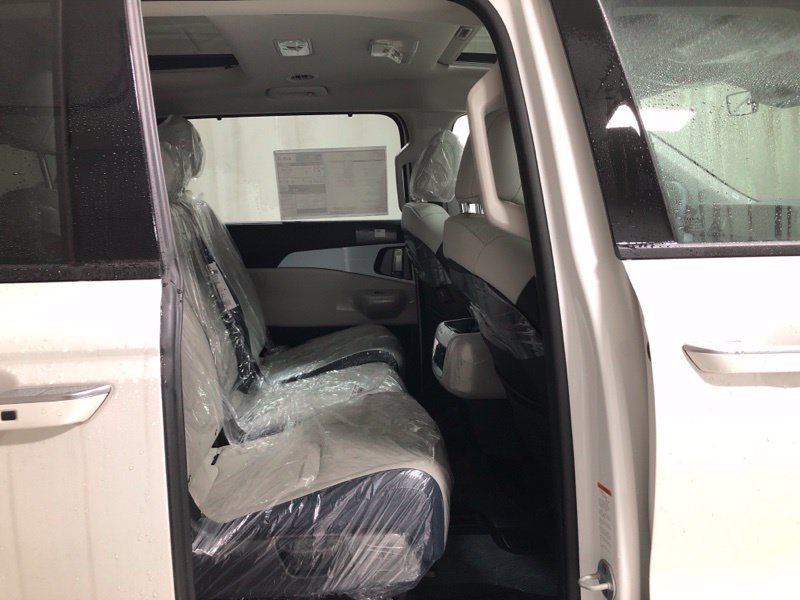 New 2026 Kia Carnival SX w/ SX Dark Edition Package FWD image 11