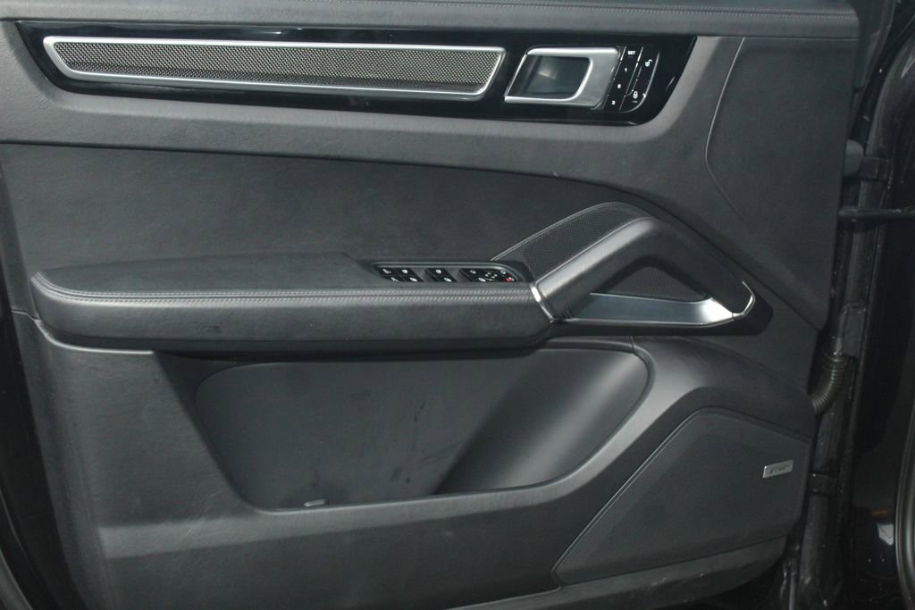 Used 2019 Porsche Cayenne Turbo AWD/4WD image 23