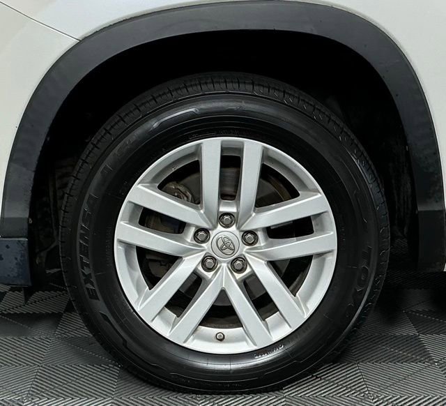 Used 2015 Toyota Highlander LE FWD image 11