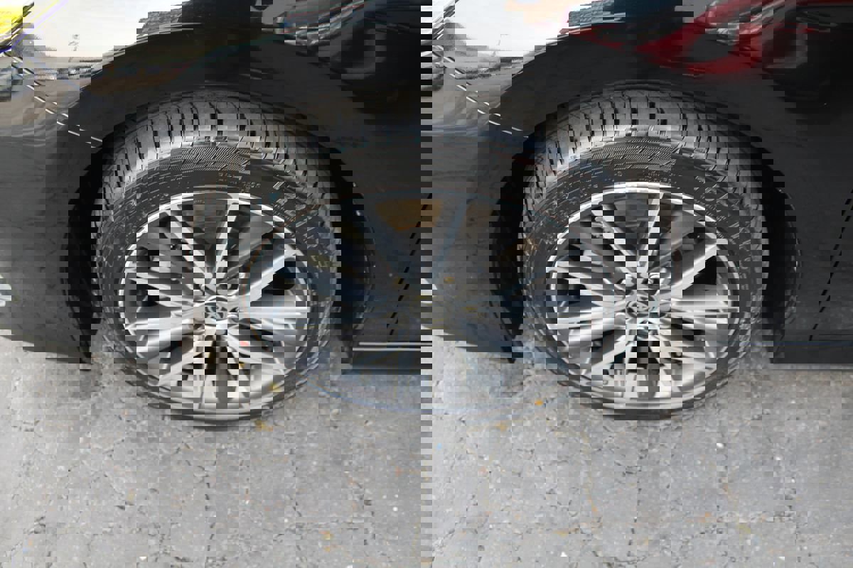 Used 2021 Toyota Camry XLE image 11