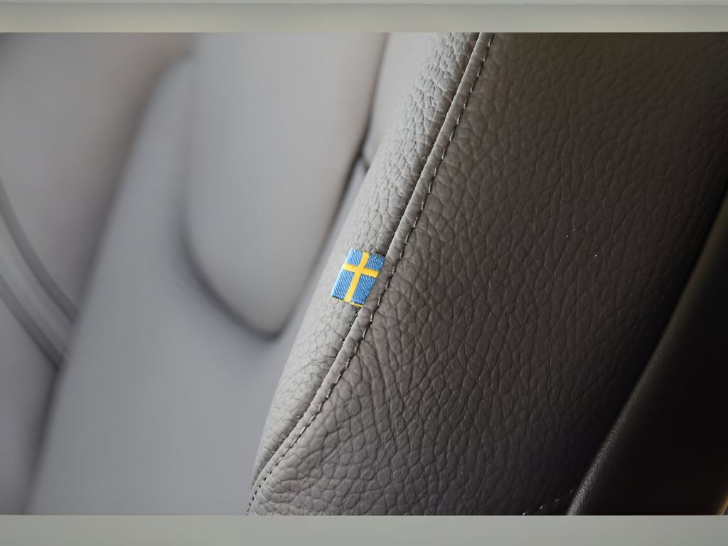 Certified 2024 Volvo XC60 T8 Plus w/ Protection Package Premier image 40