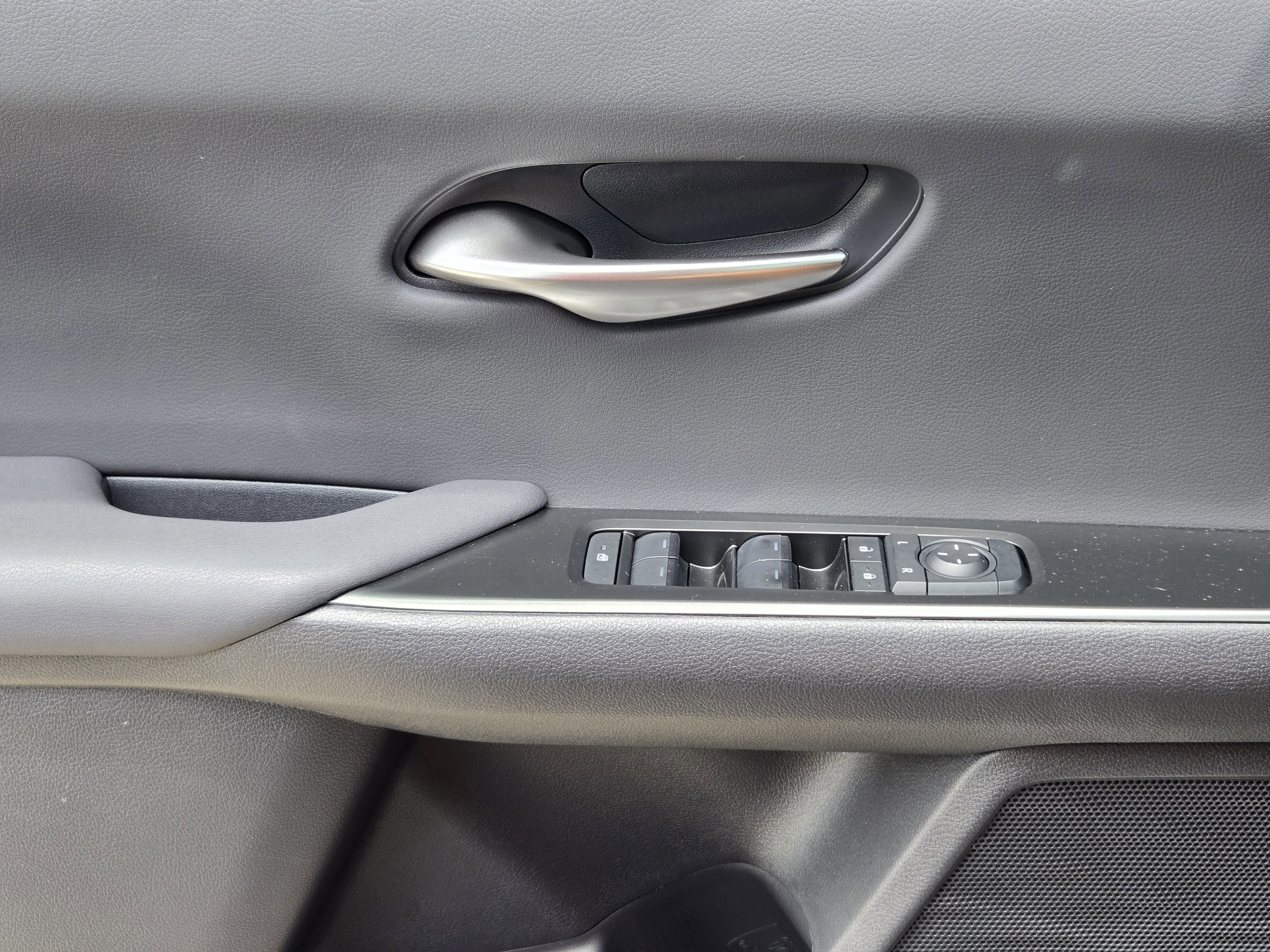 Used 2025 Lexus UX 300h FWD w/ Accessory Package (Z1) image 22