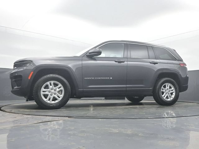 Used 2024 Jeep Grand Cherokee Laredo AWD/4WD image 47
