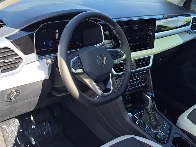 New 2025 Volkswagen Taos SE image 11