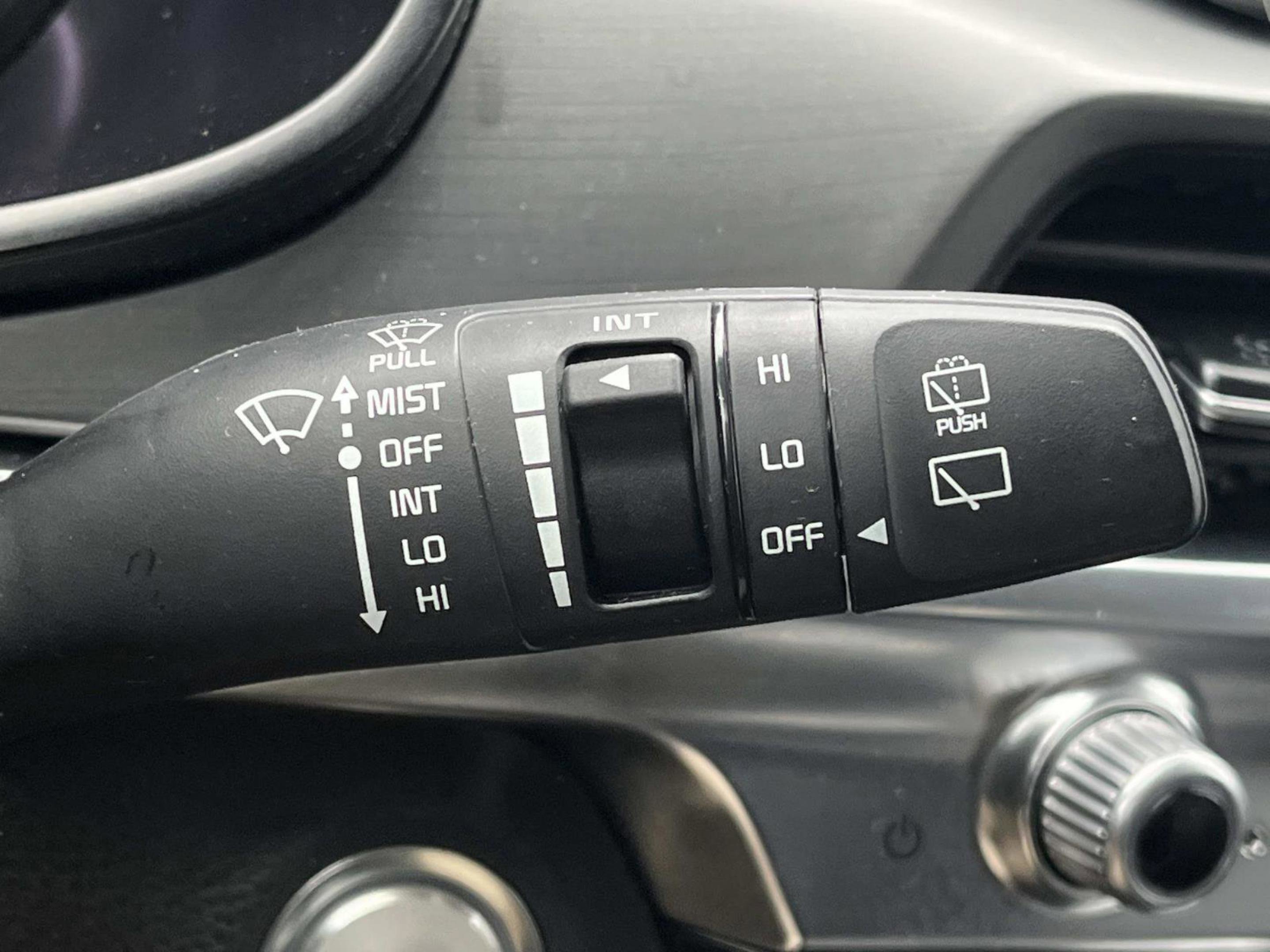 Used 2022 Kia Telluride LX image 40