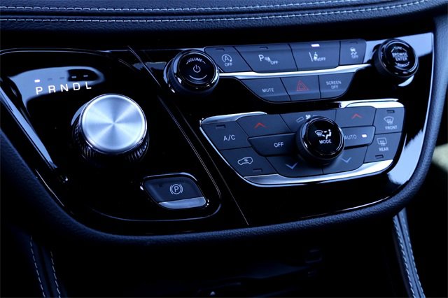 New 2026 Chrysler Pacifica Limited image 15