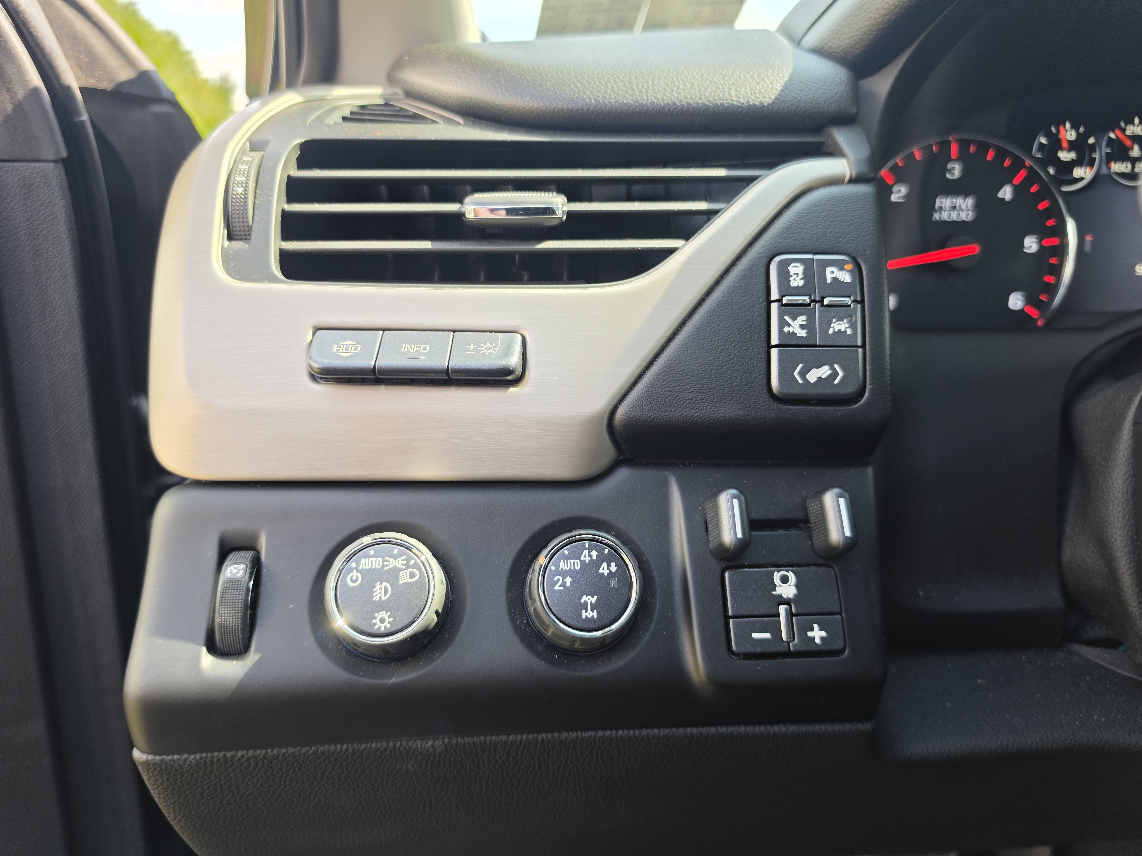 Used 2016 GMC Yukon XL Denali w/ Open Road Package AWD/4WD image 21