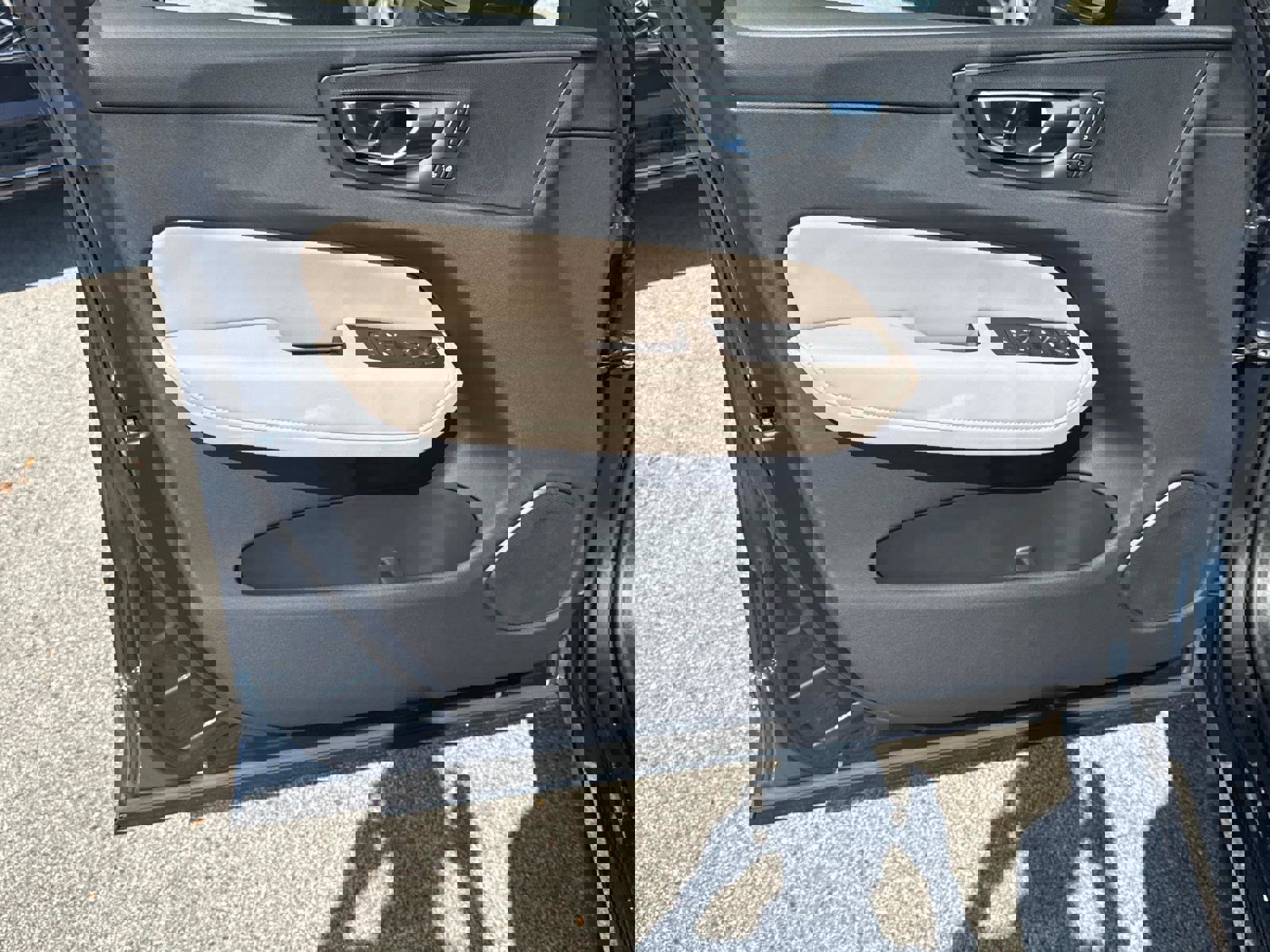 New 2026 Volvo XC60 B5 Plus w/ Climate Package image 16