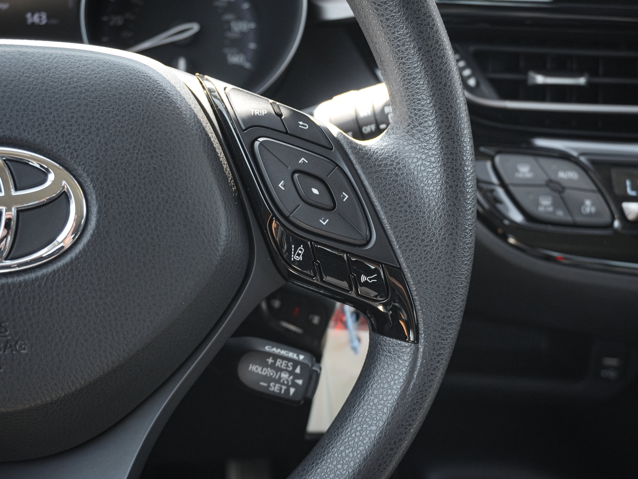 Used 2020 Toyota C-HR LE image 20