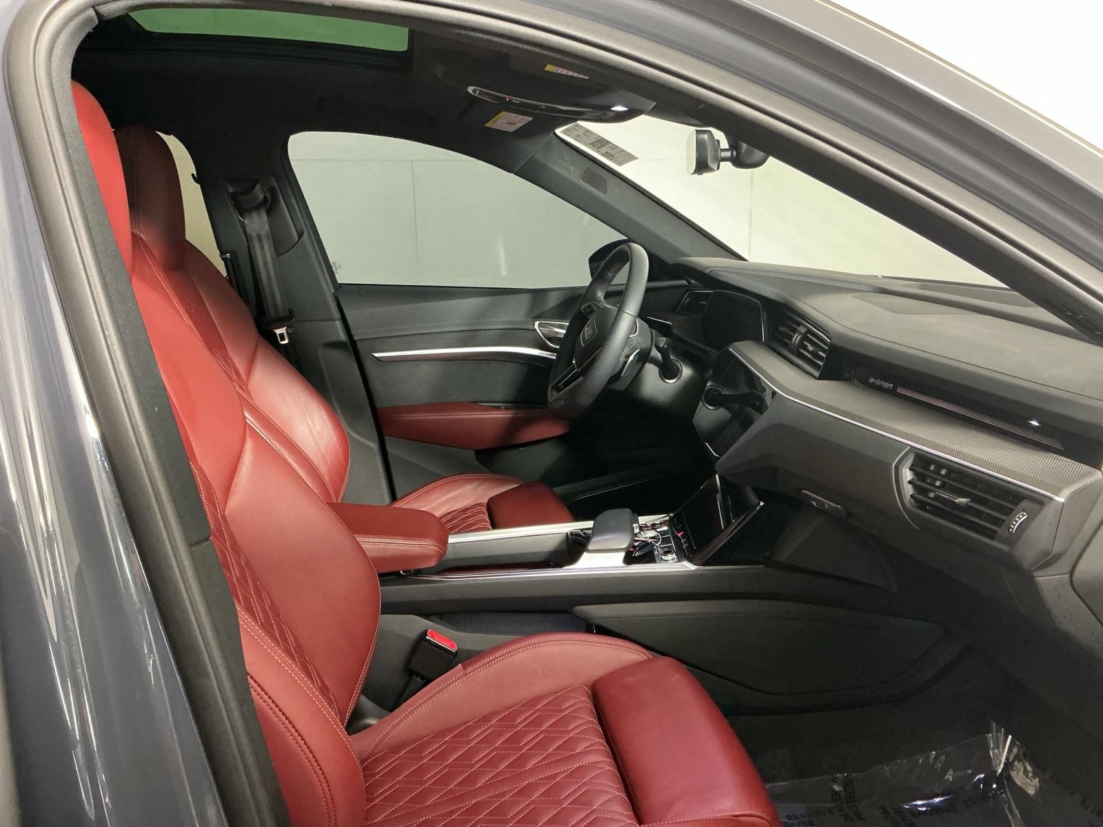 Used 2024 Audi SQ8 e-tron Premium Plus w/ Black Optic Package AWD/4WD image 18