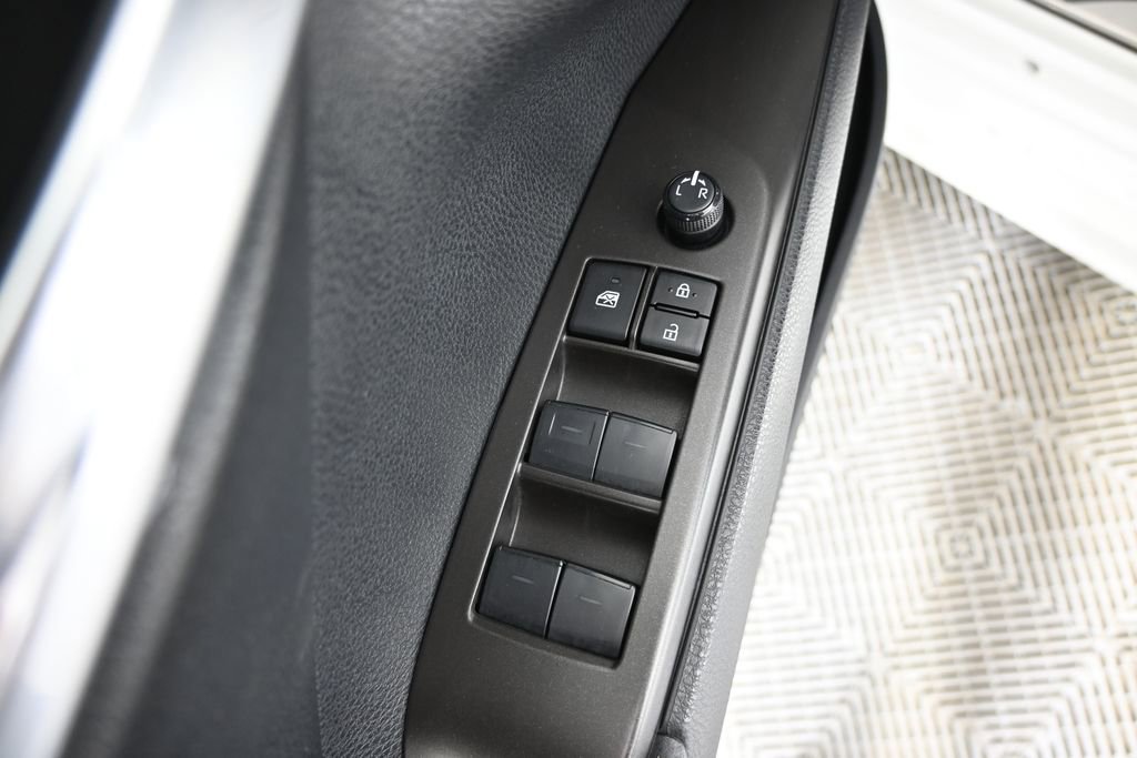 Used 2023 Toyota Camry SE FWD image 19