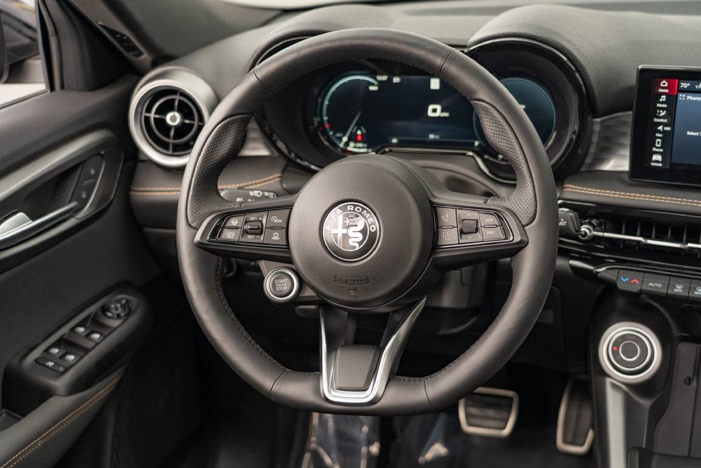 New 2025 Alfa Romeo Tonale w/ Premium Package AWD/4WD image 22