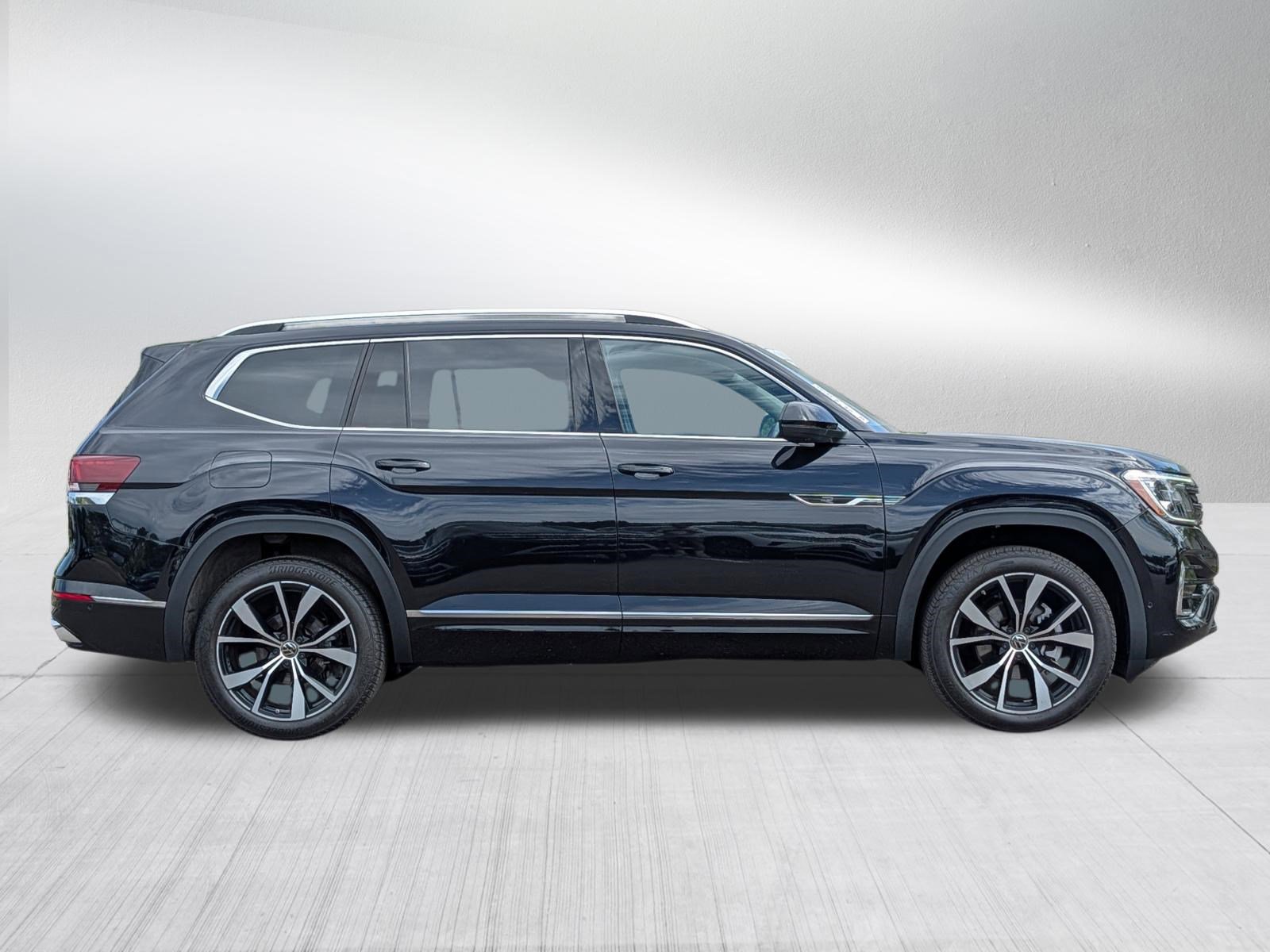 Certified 2025 Volkswagen Atlas SEL Premium R-Line AWD/4WD image 8