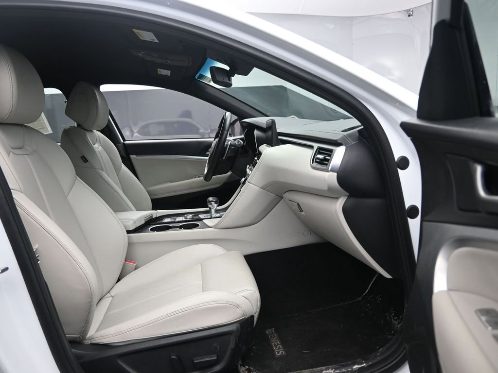 Used 2024 Genesis G70 2.5T image 26