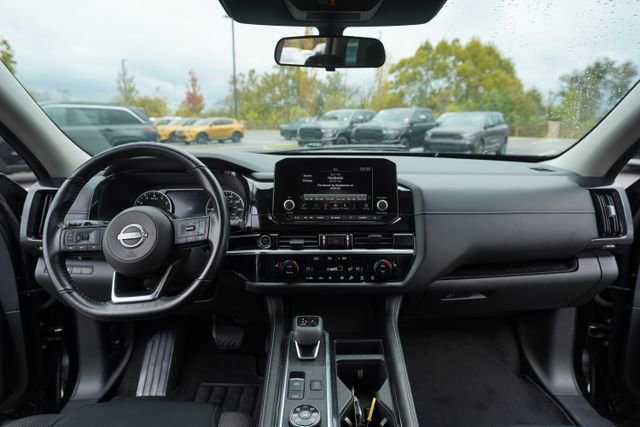 Used 2023 Nissan Pathfinder SV image 26