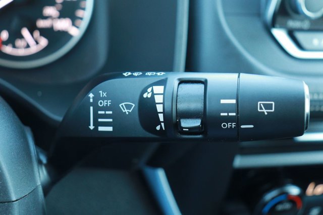 Used 2024 Nissan Rogue SV image 22