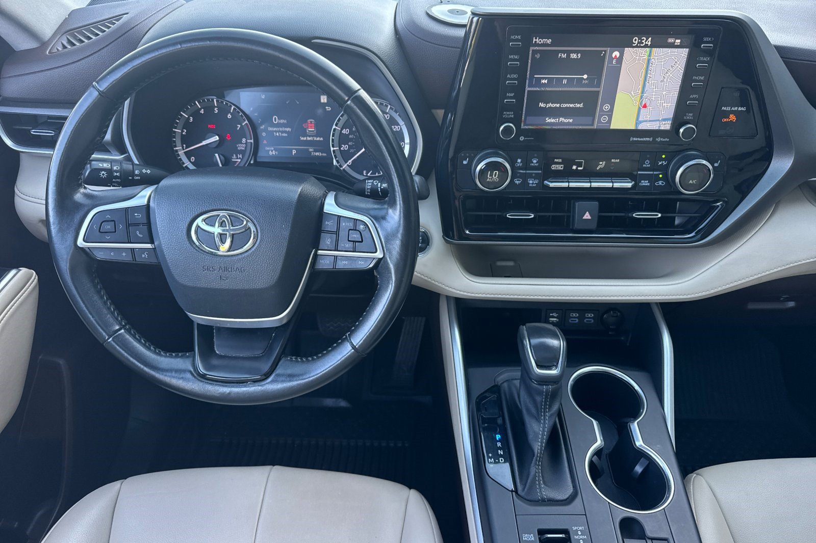 Used 2022 Toyota Highlander XLE AWD/4WD image 32