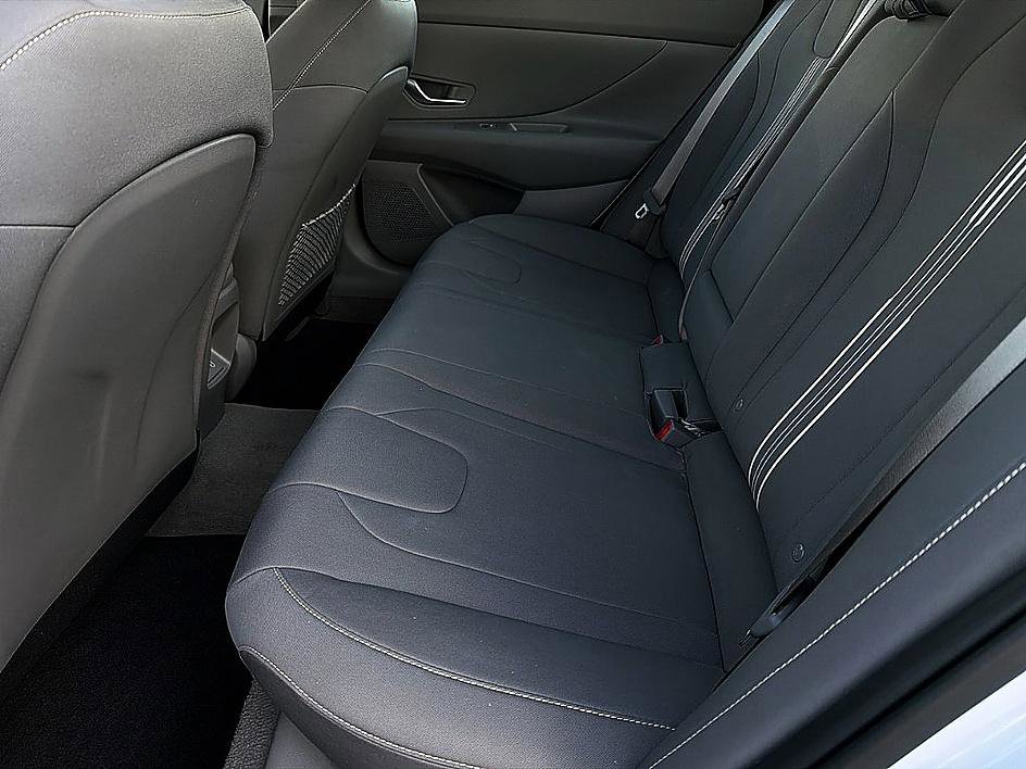 Certified 2025 Hyundai Elantra SEL image 7