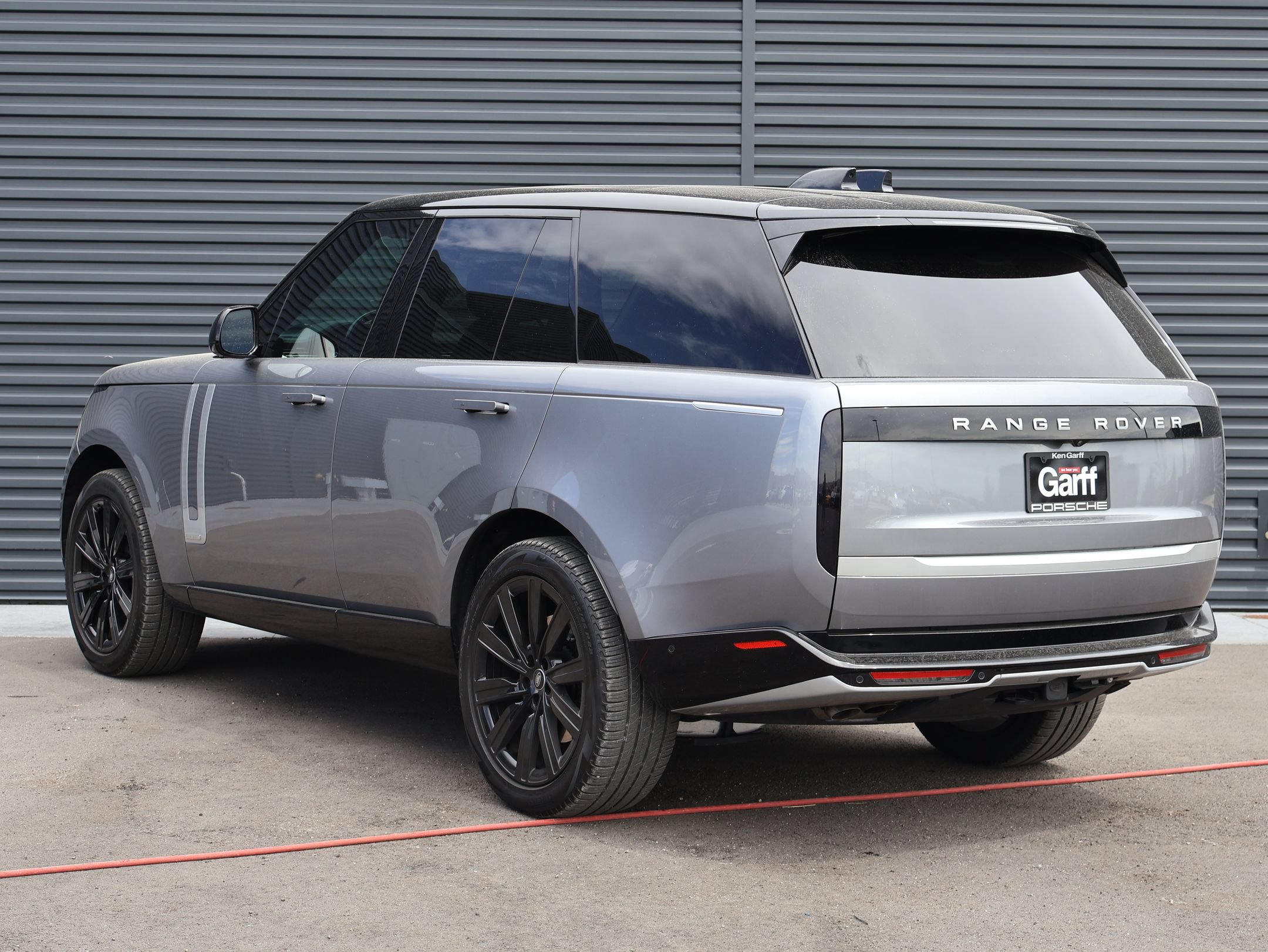 Used 2025 Land Rover Range Rover Autobiography AWD/4WD image 3