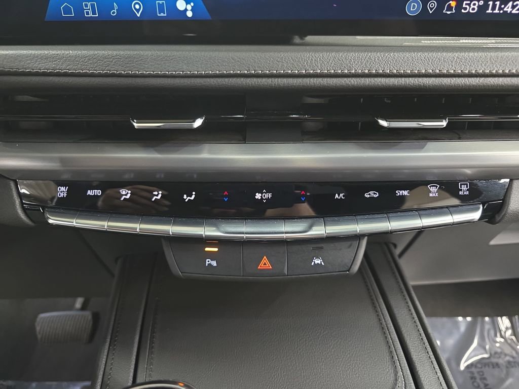 Used 2025 Cadillac XT4 Premium Luxury FWD image 21
