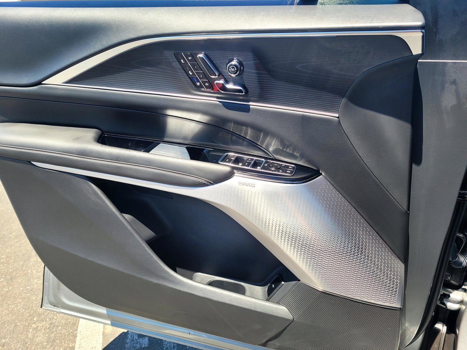 Certified 2025 Cadillac Lyriq Luxury w/ LPO, Floor Liner Package AWD/4WD image 18