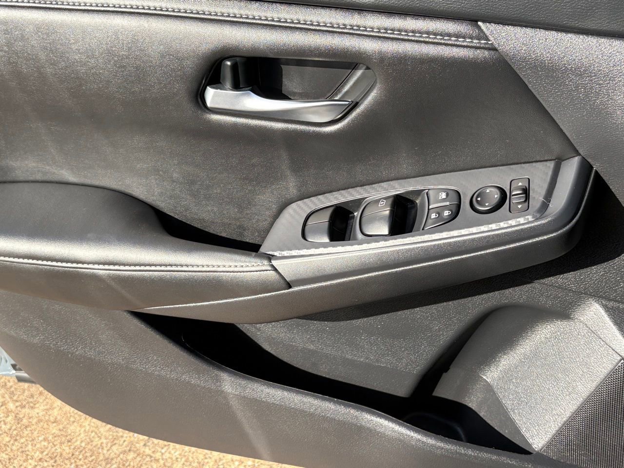 Certified 2025 Nissan Sentra SV FWD image 28