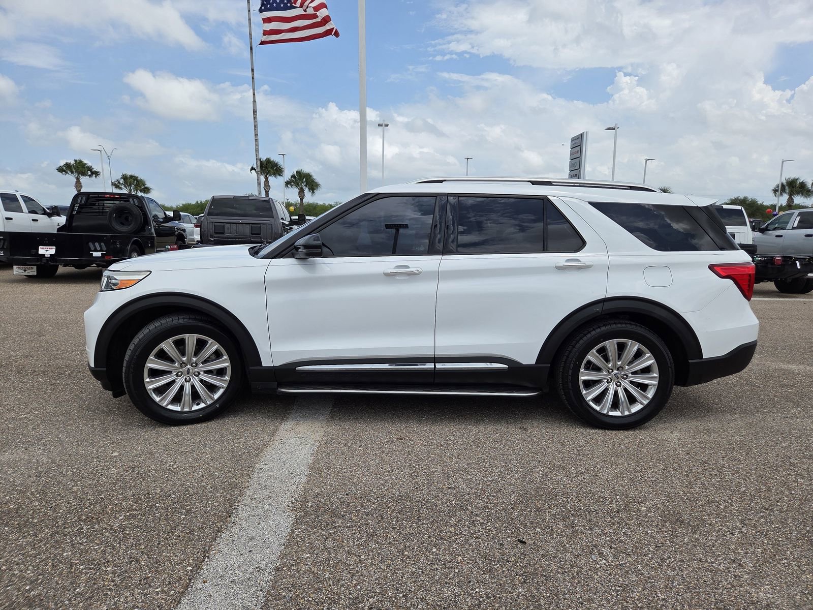 Used 2020 Ford Explorer Limited RWD image 4