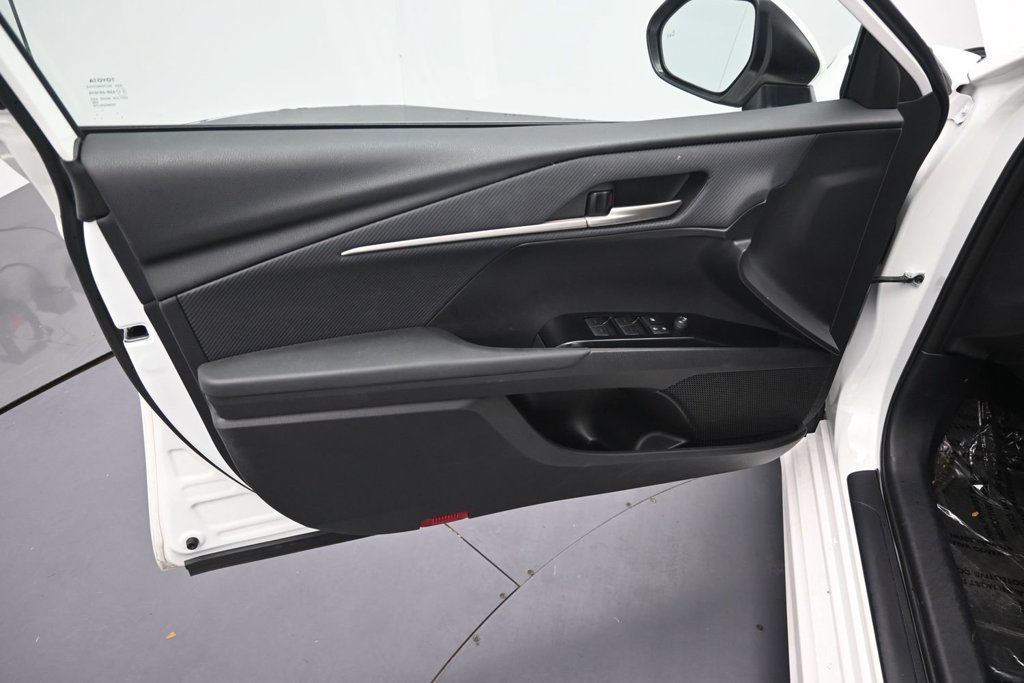 Used 2025 Toyota Camry SE FWD image 18