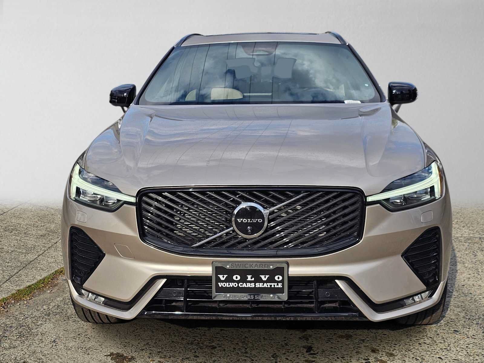 Used 2026 Volvo XC60 B5 Plus w/ Protection Package Premier AWD/4WD image 8
