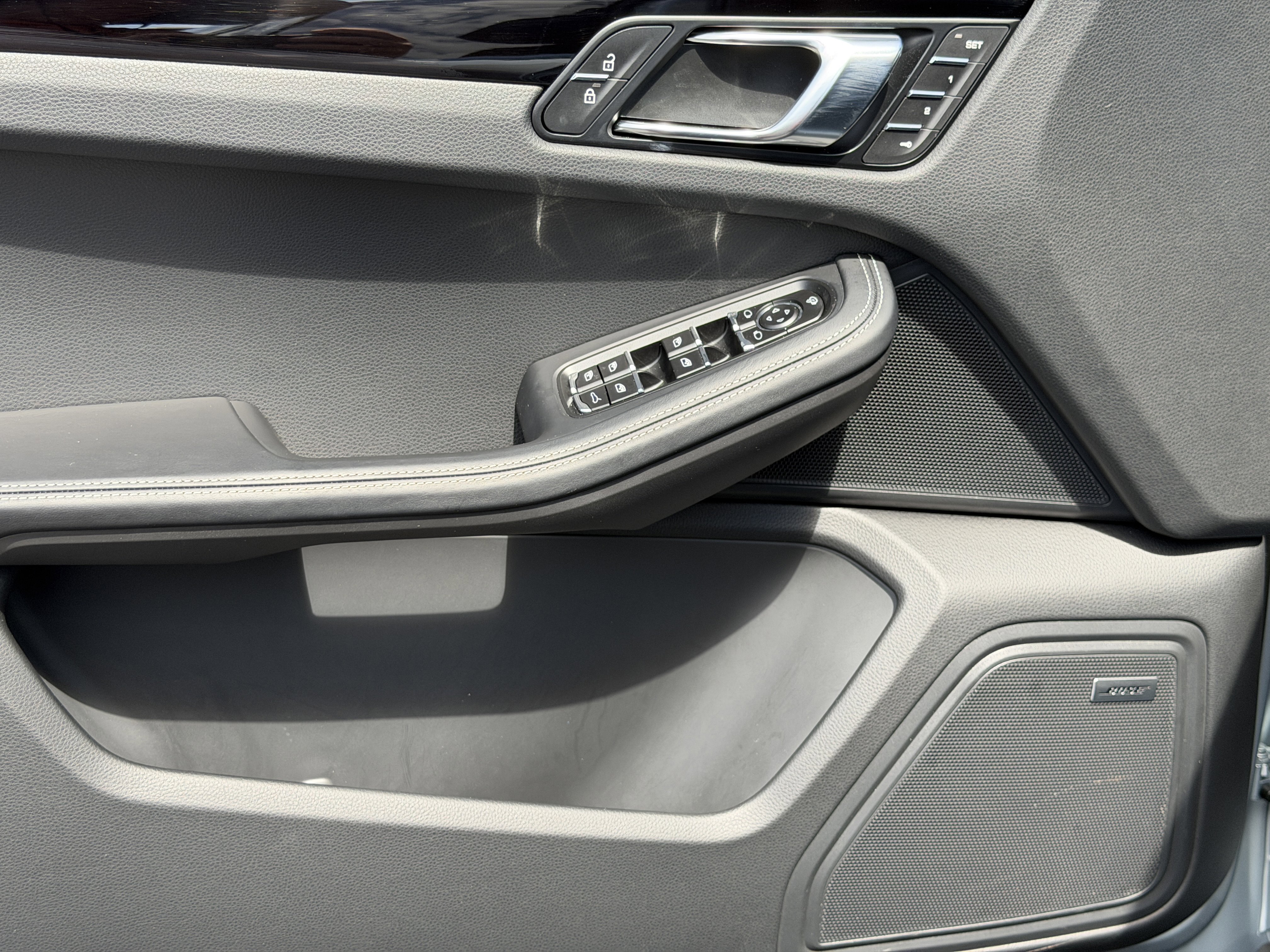 Certified 2025 Porsche Macan Turbo image 21