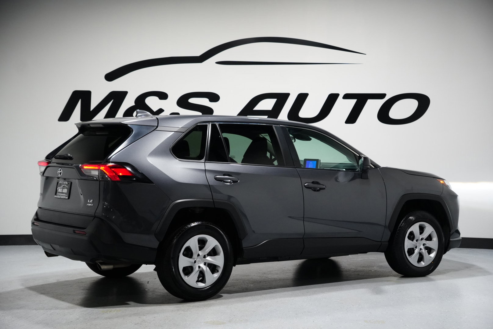 Used 2024 Toyota RAV4 LE image 7