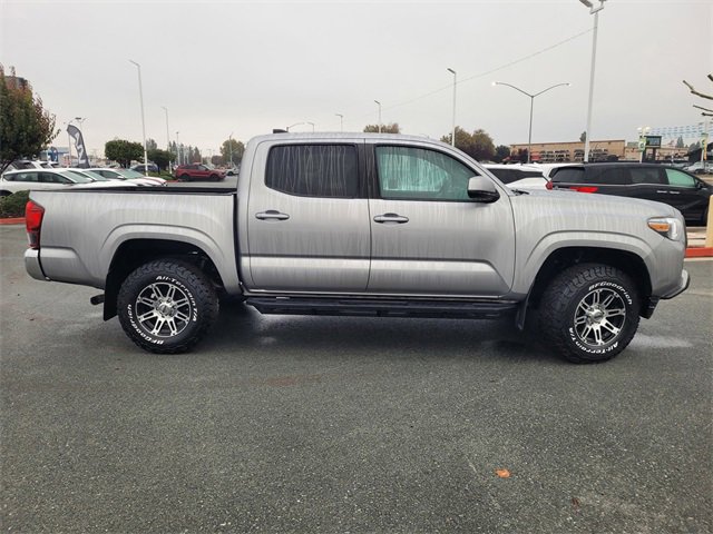 Used 2020 Toyota Tacoma SR5 image 3