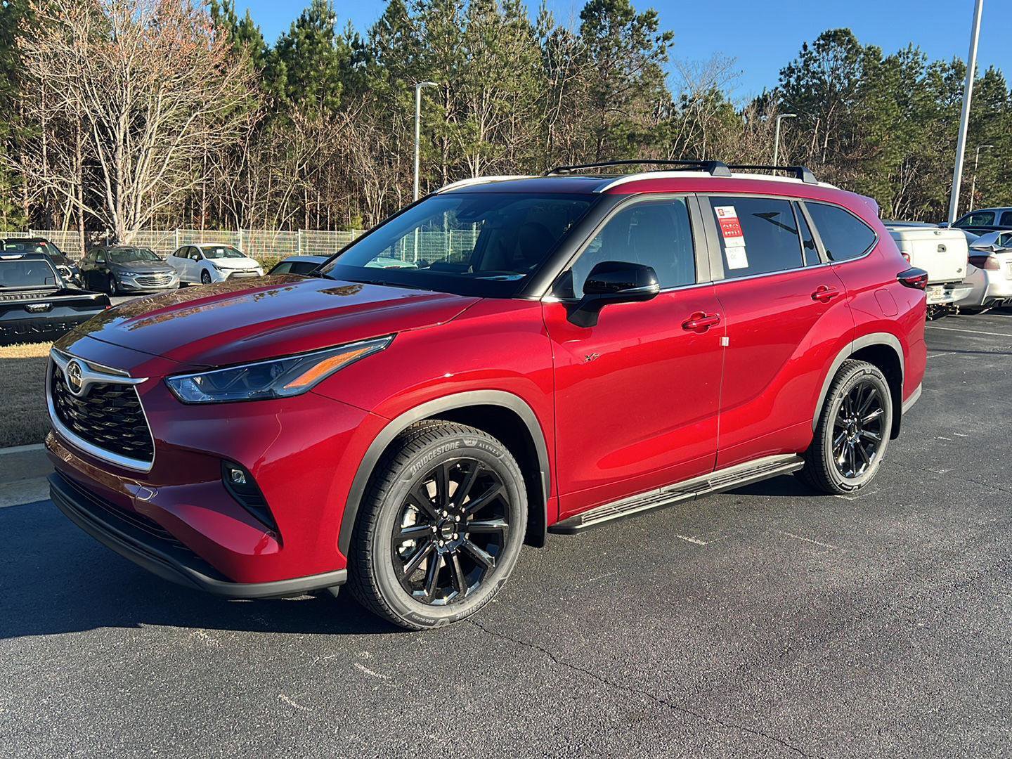 New 2026 Toyota Highlander XLE image 2