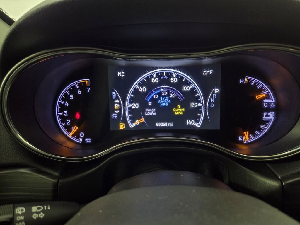 Certified 2022 Jeep Grand Cherokee Laredo E image 17