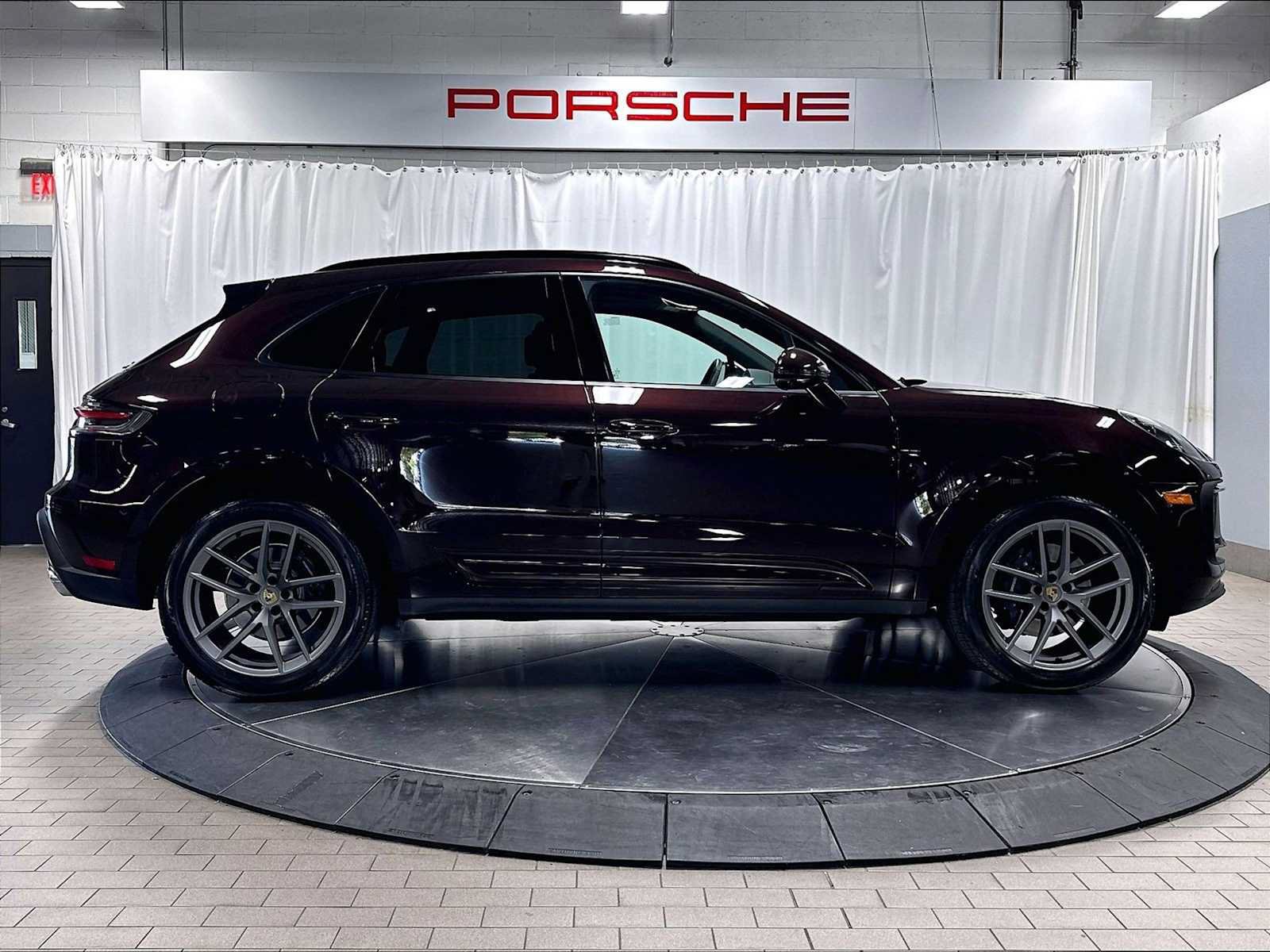 Used 2026 Porsche Macan AWD/4WD image 10