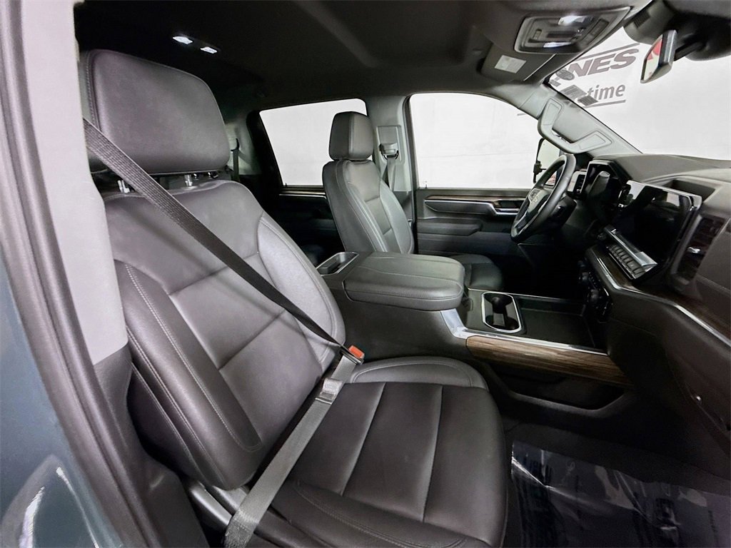 Used 2025 Chevrolet Silverado 3500 LT w/ Safety Package image 31