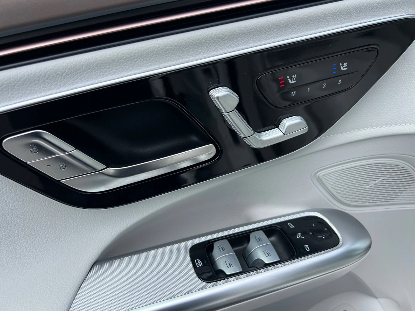 New 2026 Mercedes-Benz EQE 320 4MATIC SUV image 10